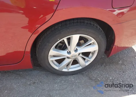 2015 Nissan Altima 2.5 Sv из США, поврежденный, VIN 1N4AL3AP1FC212461